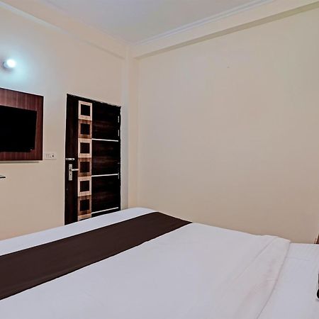 Hotel O Golden Imperial Большая Нойда Экстерьер фото